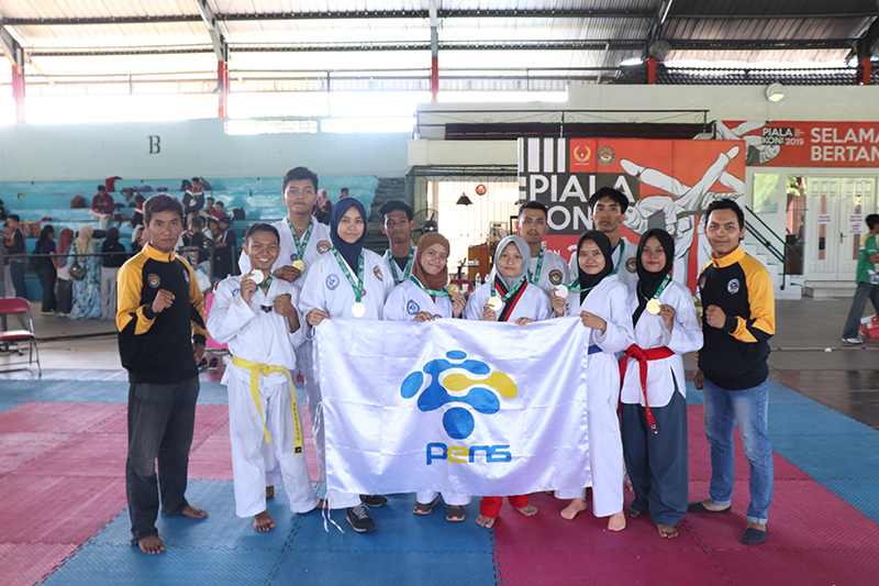 10 Mahasiswa PENS Sabet 10 Medali Piala Koni Surabaya Cabor Taekwondo