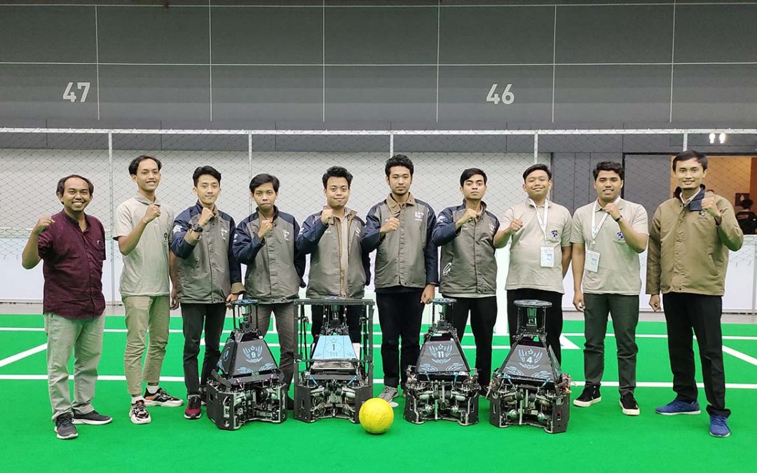 Membanggakan, Tim ERSOW Raih Tiga Predikat Juara pada RoboCup 2022